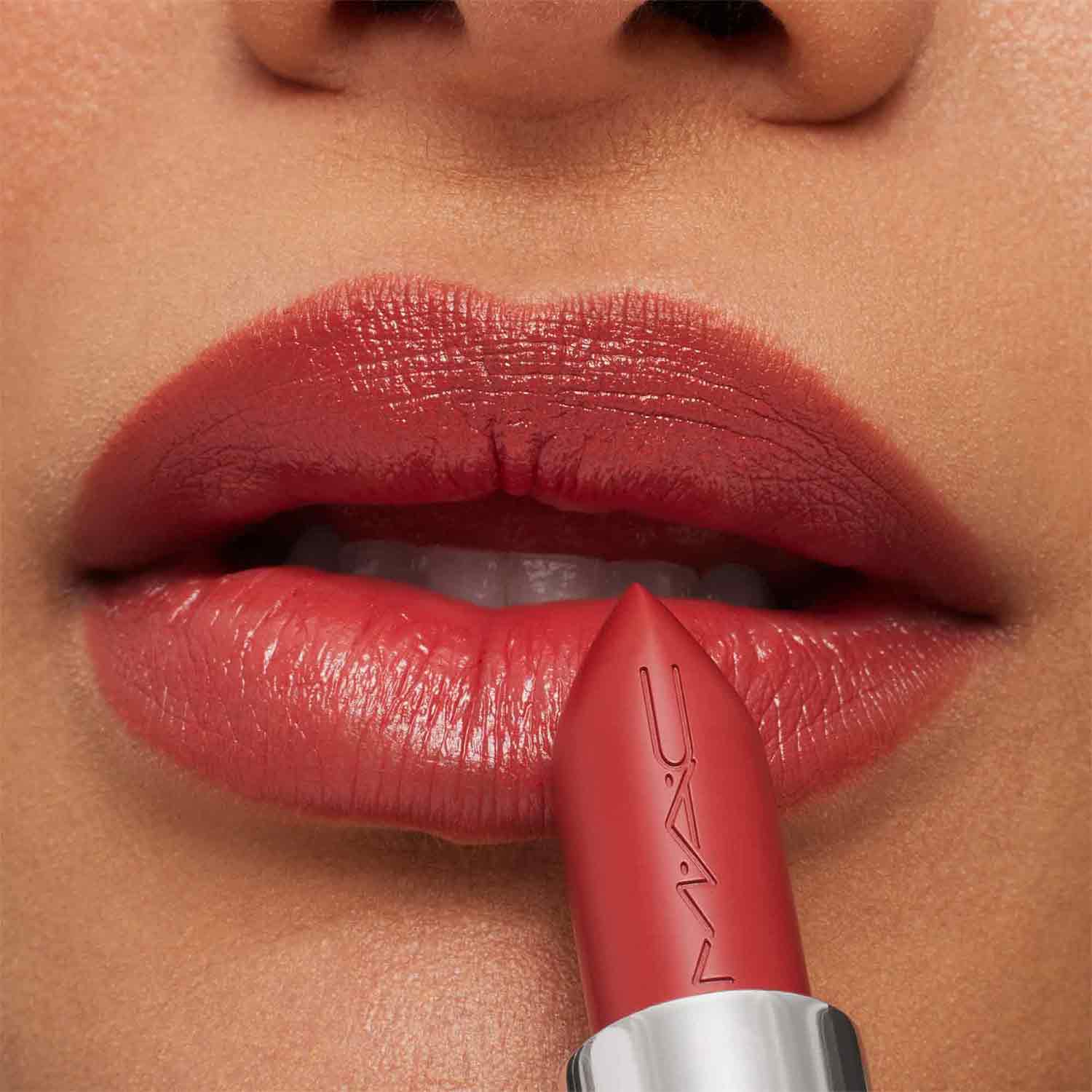 MACXIMAL SLEEK SATIN LIPSTICK MINI (LABIAL SATINADO MINI)